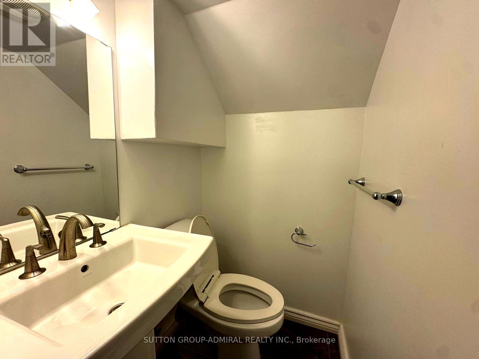 Photo 13 of 958 Midland Avenue, Toronto ON