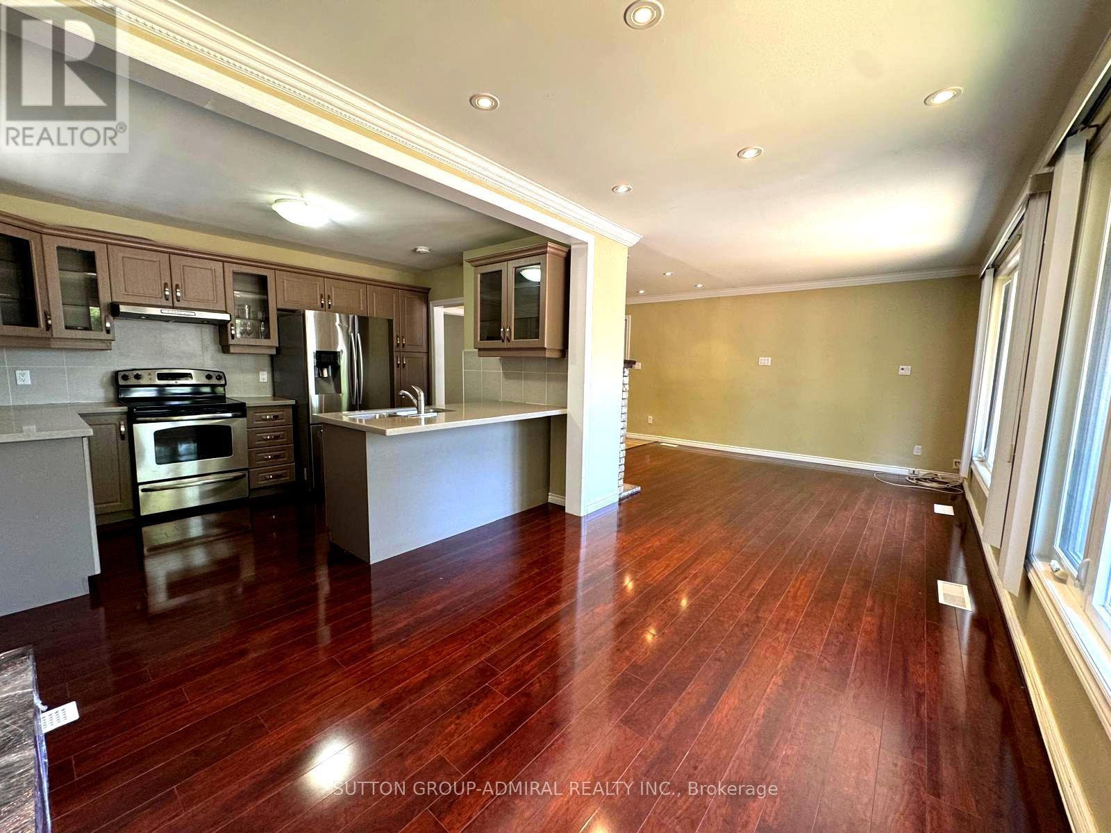 Photo 17 of 958 Midland Avenue, Toronto ON