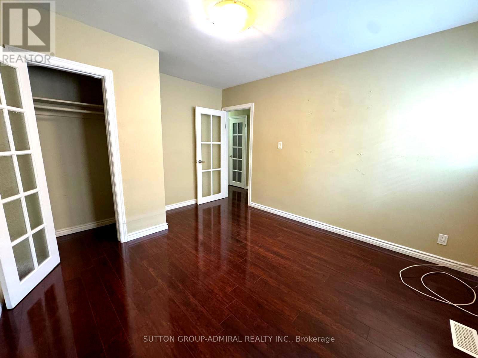 Photo 5 of 958 Midland Avenue, Toronto ON