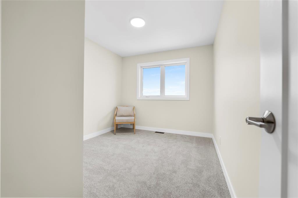 Photo 11 of 221 Kingshead Road, Niverville MB