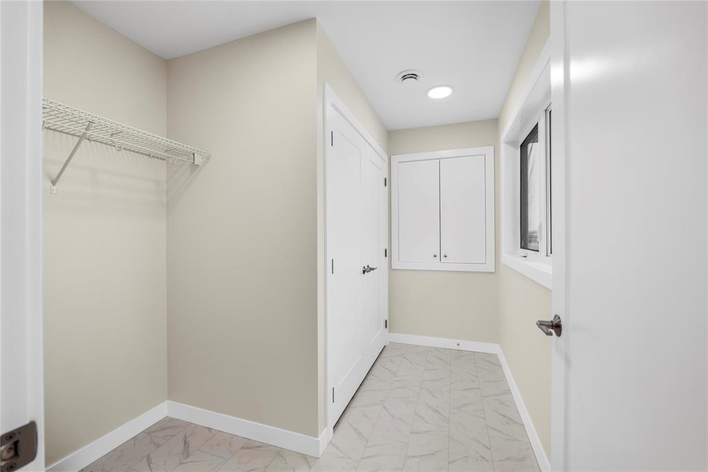Photo 16 of 221 Kingshead Road, Niverville MB