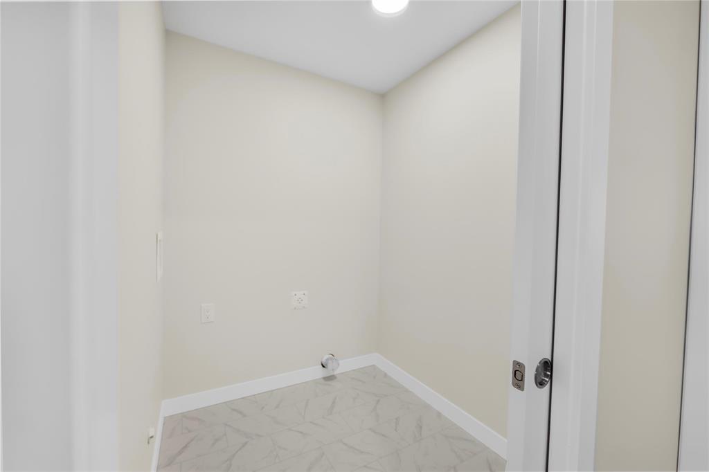 Photo 17 of 221 Kingshead Road, Niverville MB