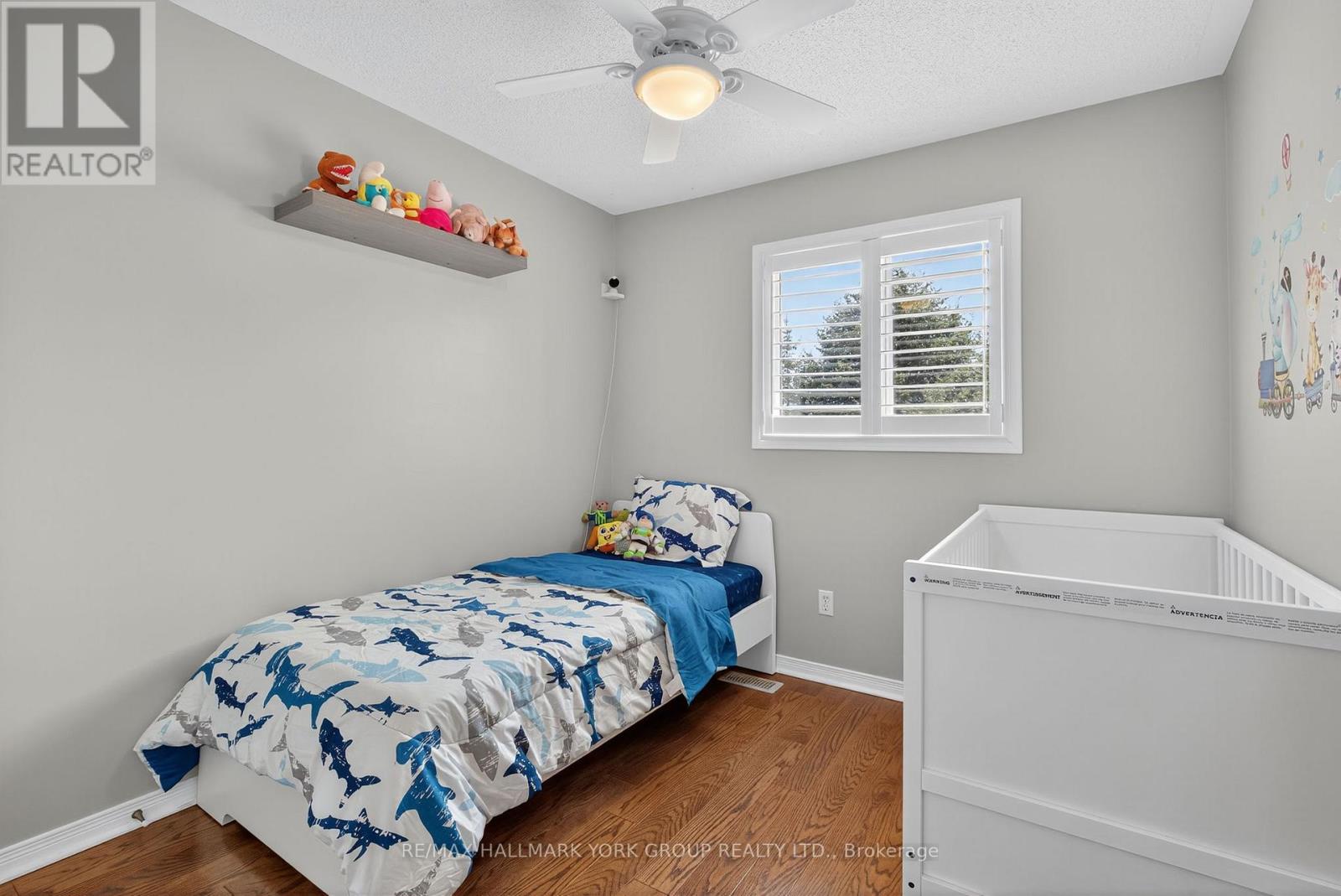 Photo 10 of 45 Baywell Crescent, Aurora ON