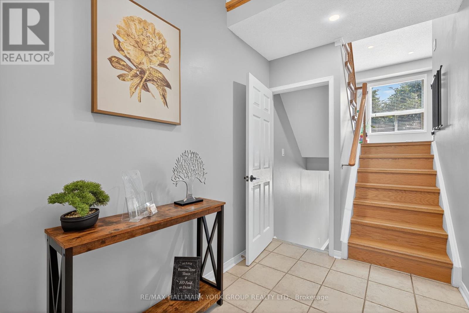 Photo 14 of 45 Baywell Crescent, Aurora ON