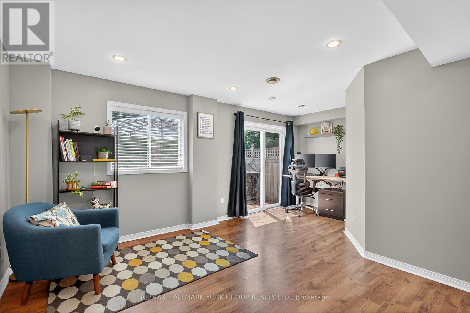 Photo 15 of 45 Baywell Crescent, Aurora ON