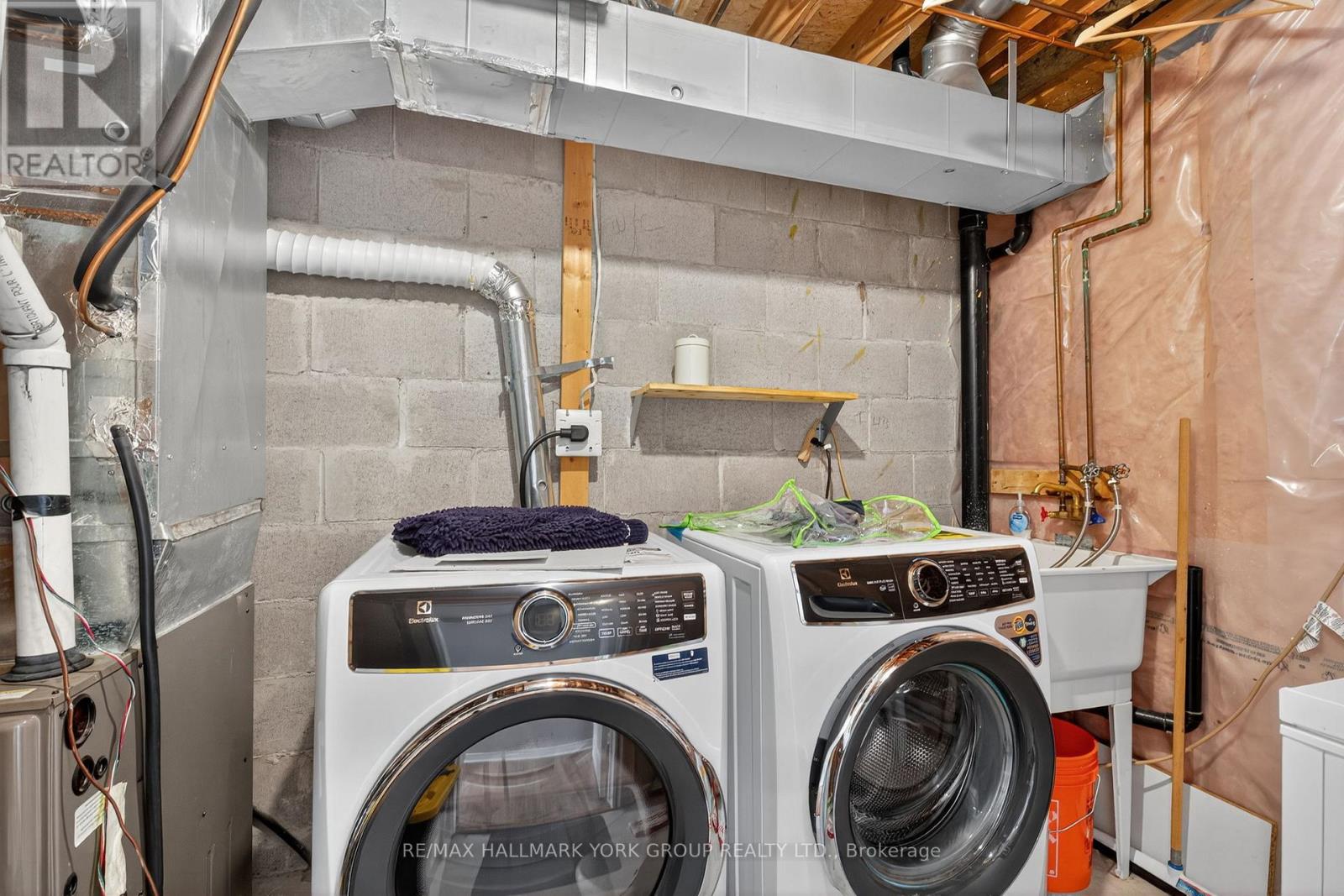 Photo 17 of 45 Baywell Crescent, Aurora ON
