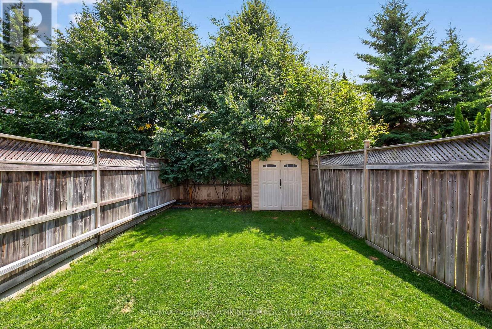 Photo 19 of 45 Baywell Crescent, Aurora ON