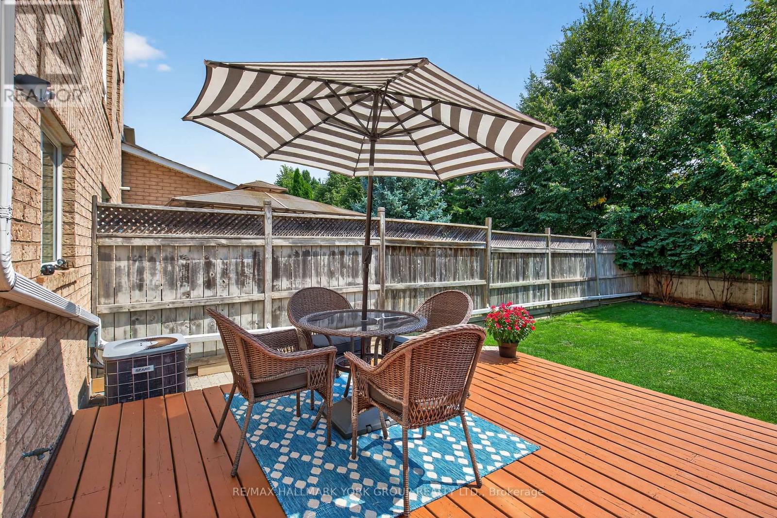Photo 20 of 45 Baywell Crescent, Aurora ON