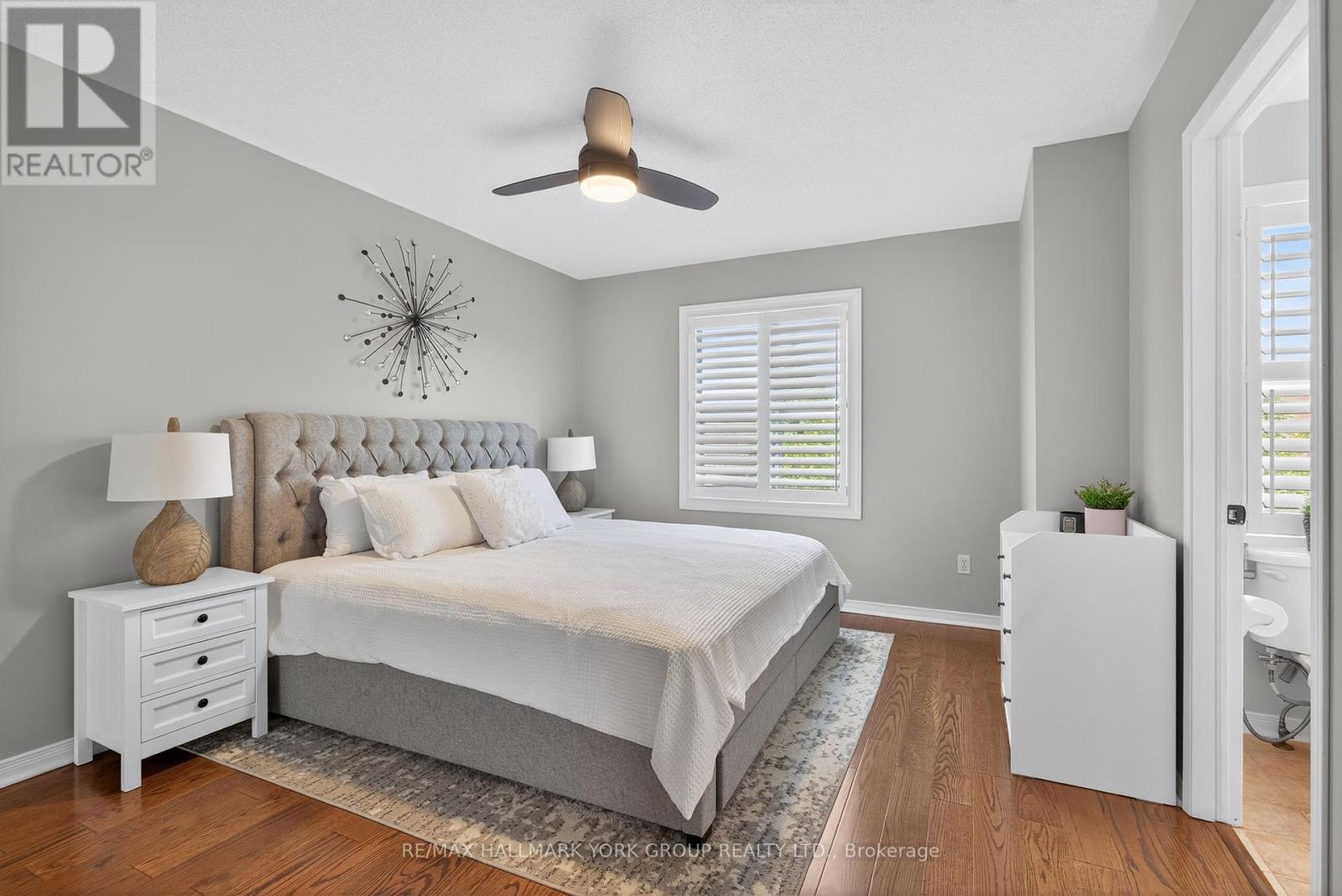 Photo 7 of 45 Baywell Crescent, Aurora ON