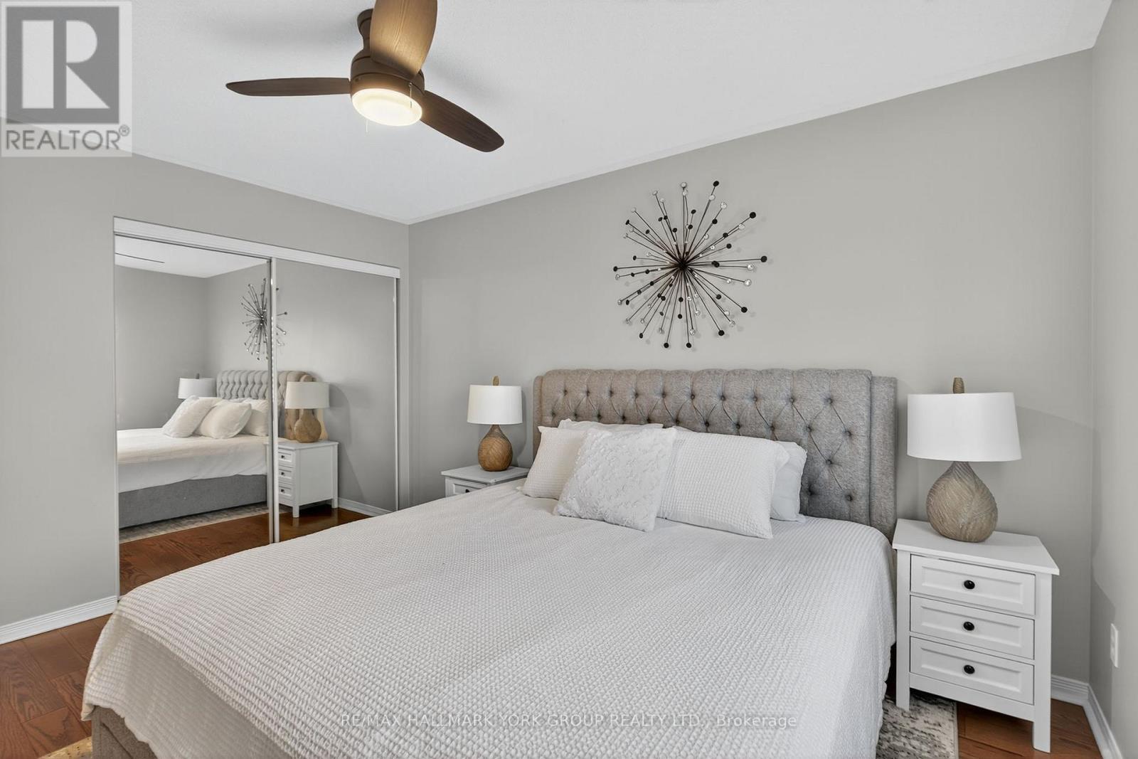 Photo 8 of 45 Baywell Crescent, Aurora ON