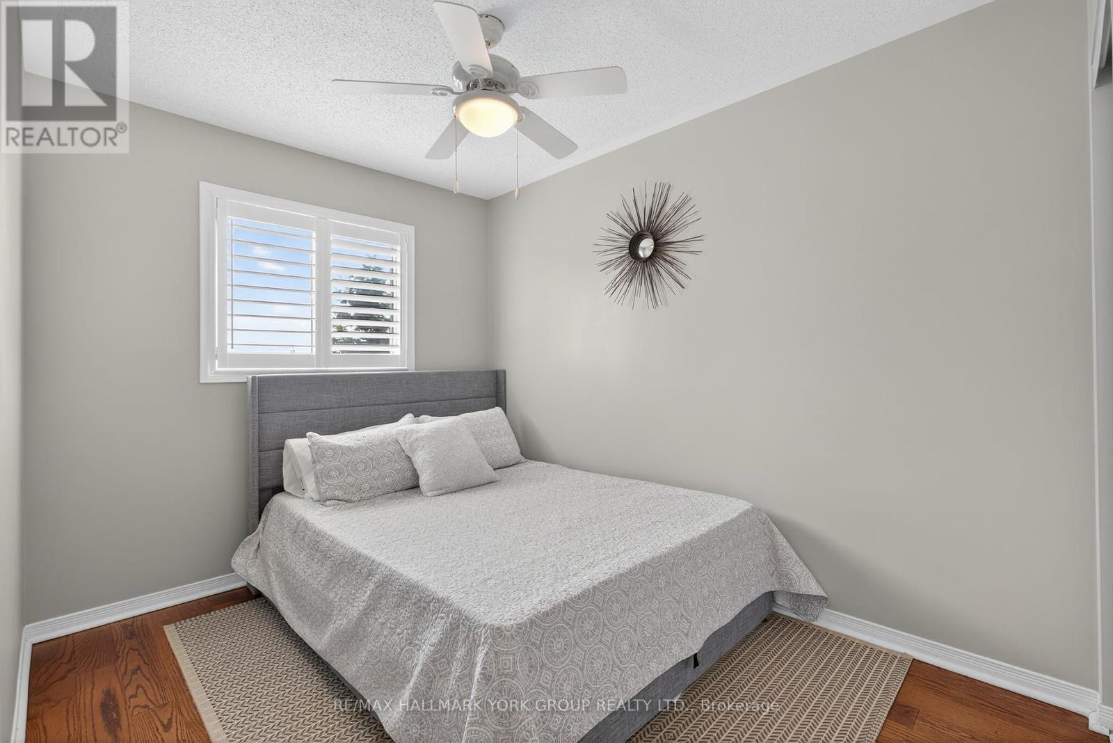 Photo 9 of 45 Baywell Crescent, Aurora ON