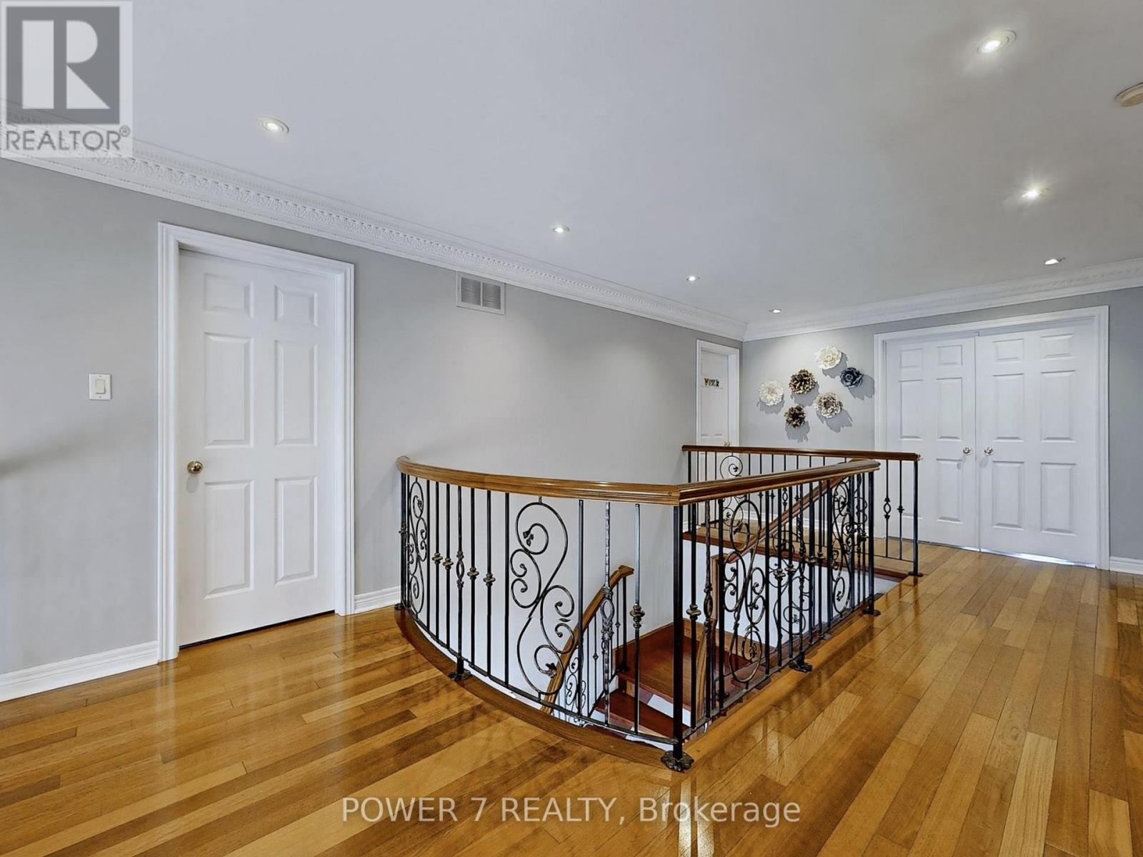 Photo 39 of 76 Silver Rose Crescent, Markham ON