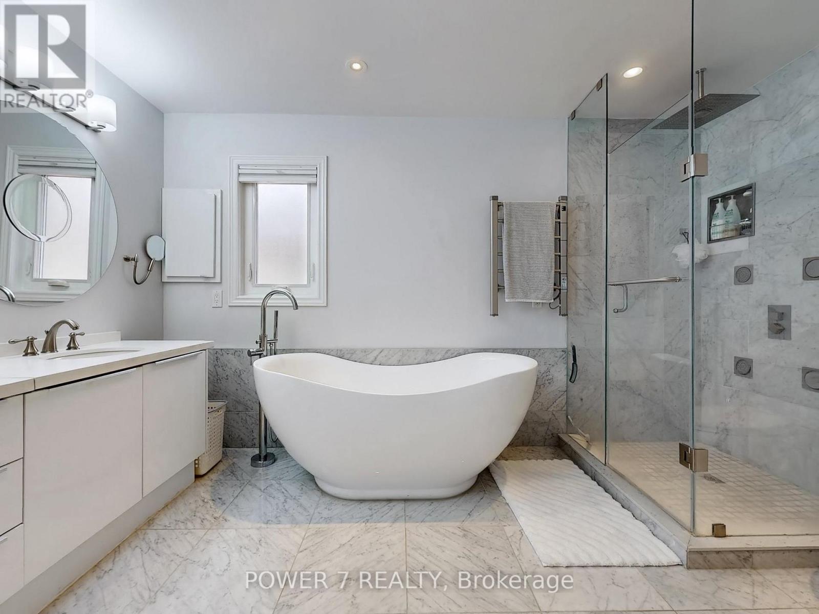 Photo 48 of 76 Silver Rose Crescent, Markham ON