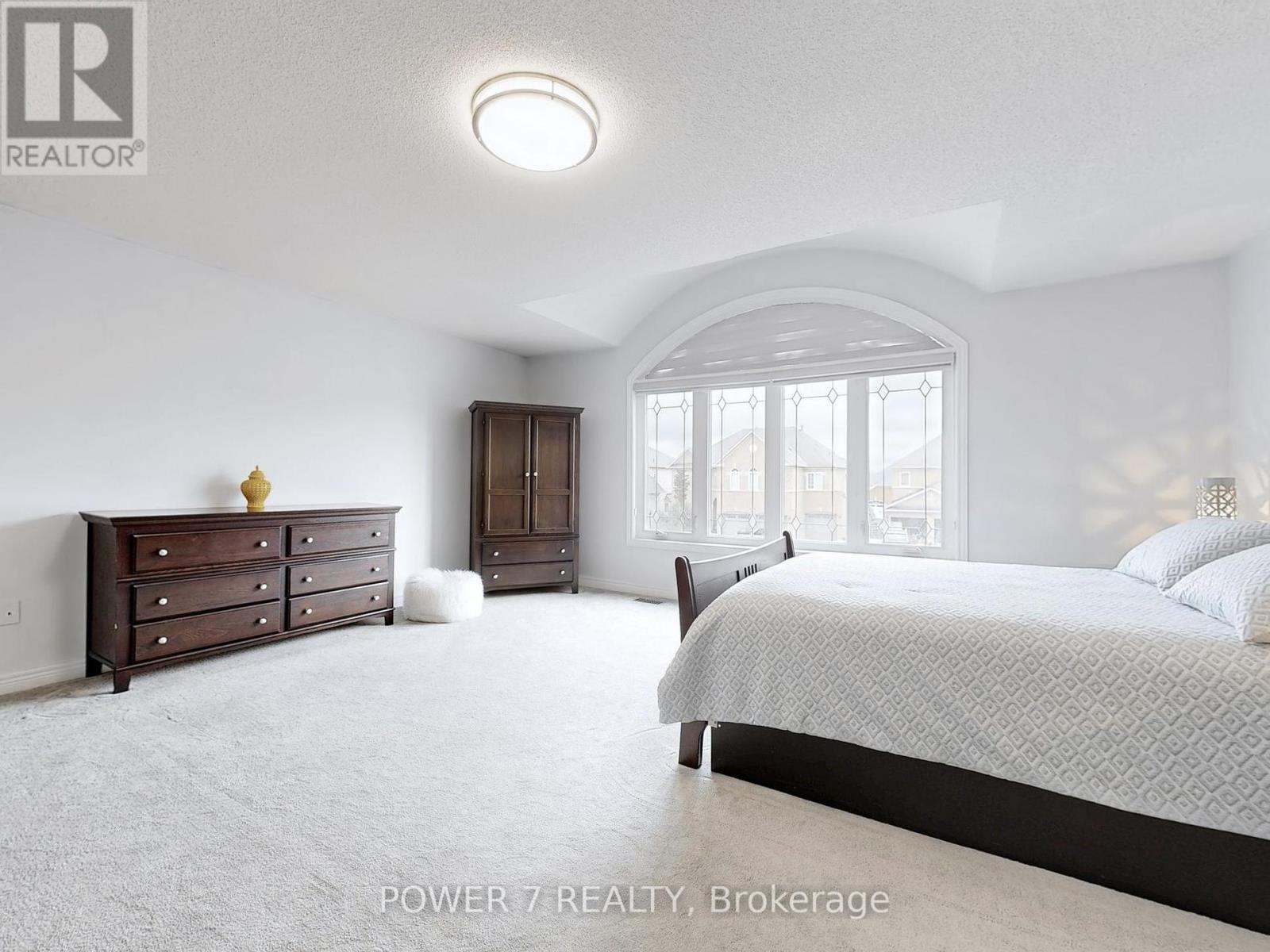 Photo 15 of 76 Silver Rose Crescent, Markham ON