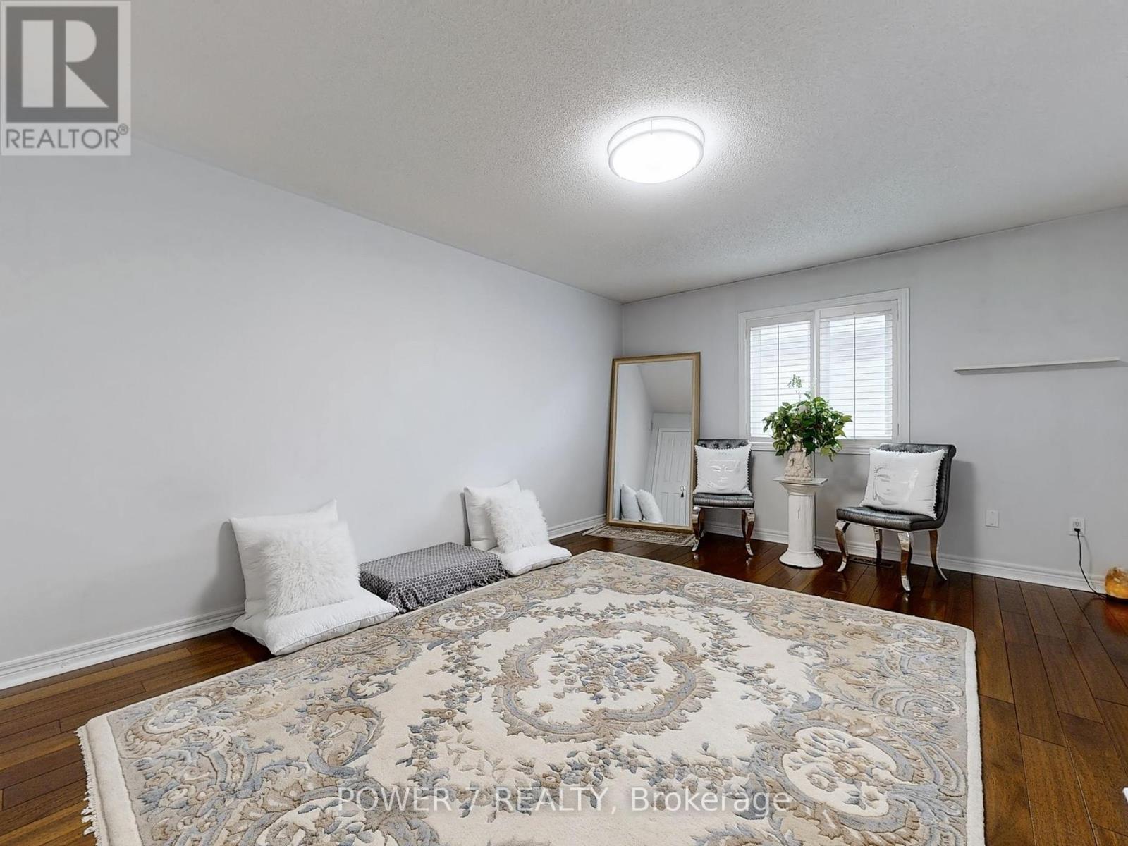 Photo 4 of 76 Silver Rose Crescent, Markham ON