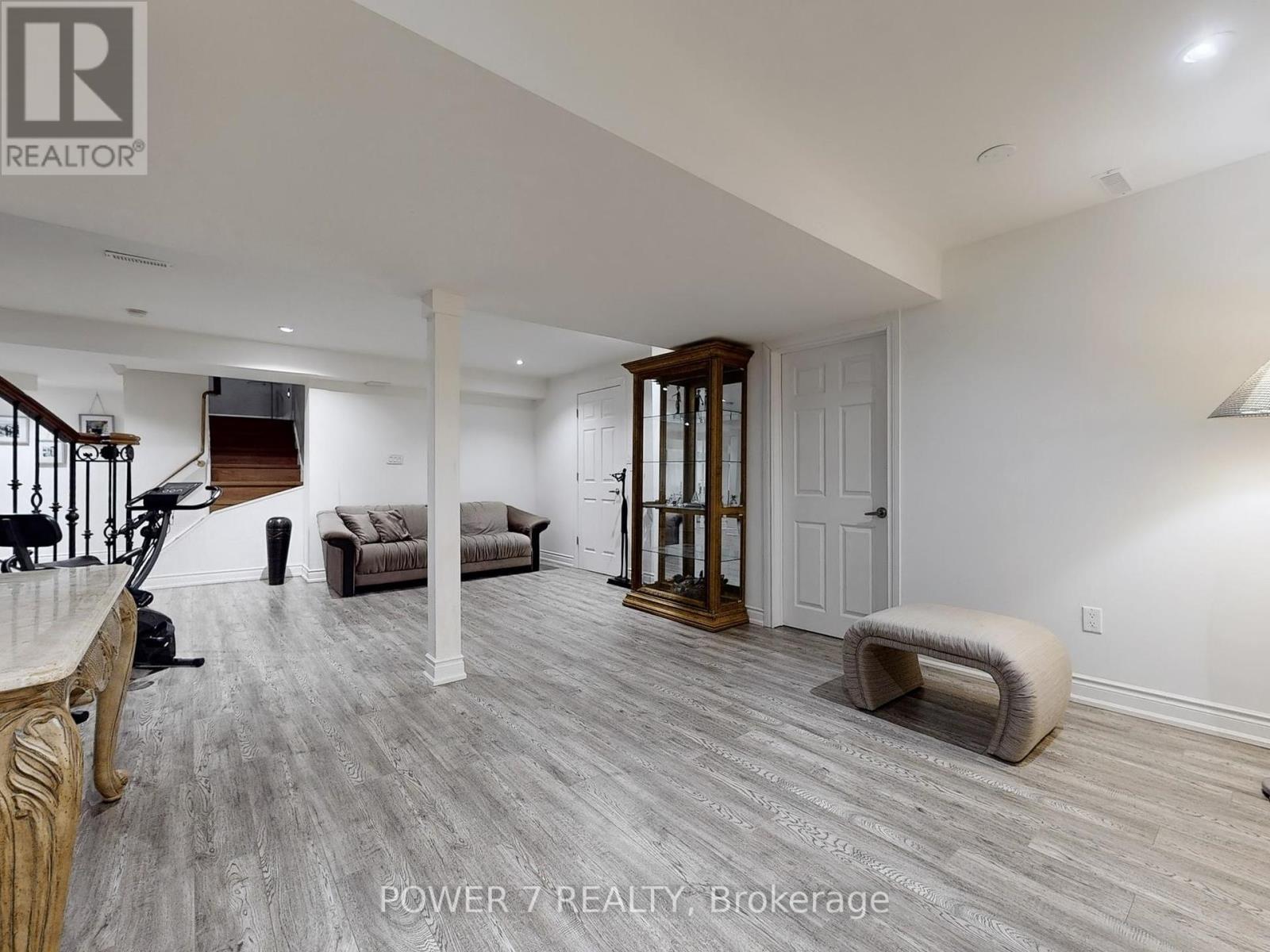 Photo 33 of 76 Silver Rose Crescent, Markham ON