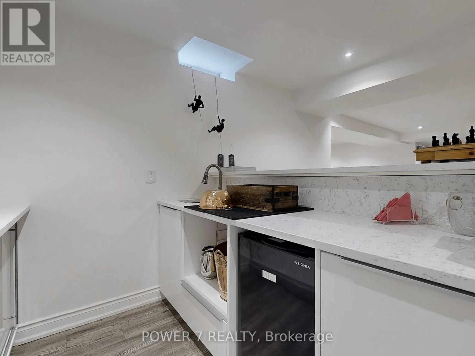 Photo 23 of 76 Silver Rose Crescent, Markham ON