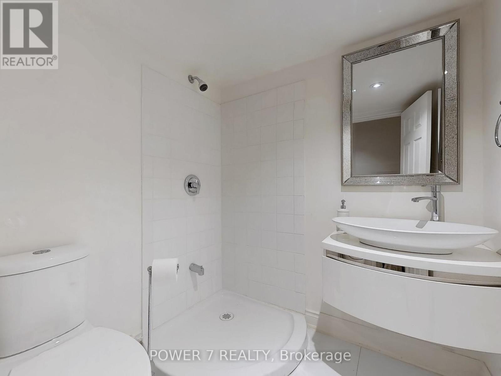 Photo 7 of 76 Silver Rose Crescent, Markham ON