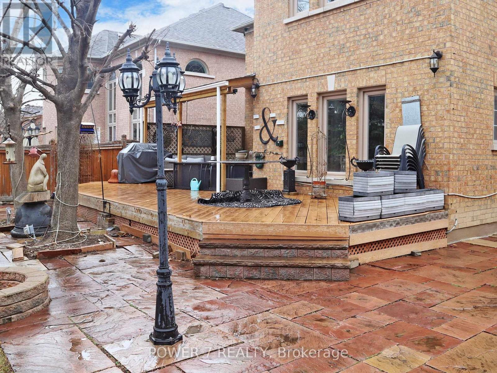 Photo 43 of 76 Silver Rose Crescent, Markham ON