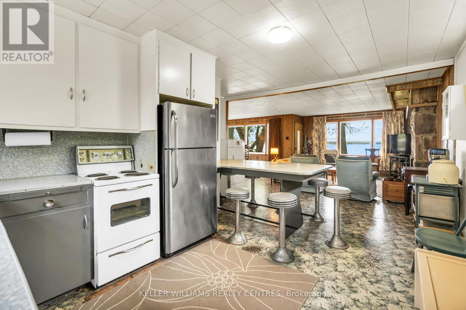 Photo 32 of 28 Mcrae Beach Road S, Georgina ON