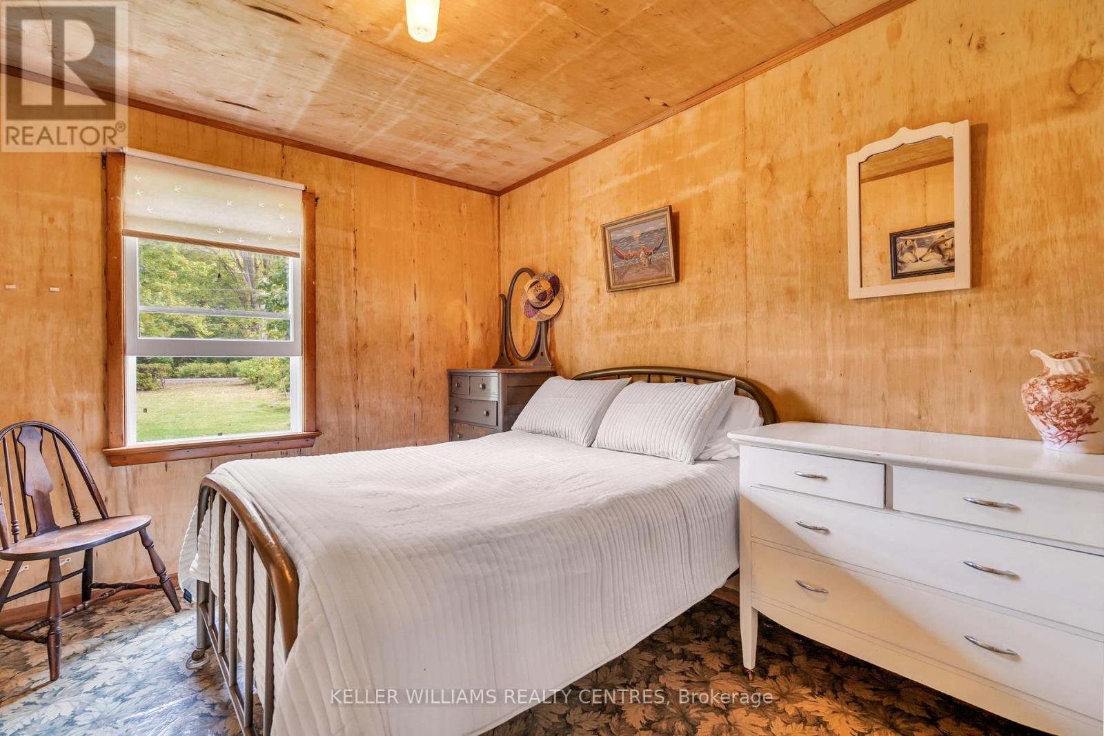 Photo 9 of 28 Mcrae Beach Road S, Georgina ON