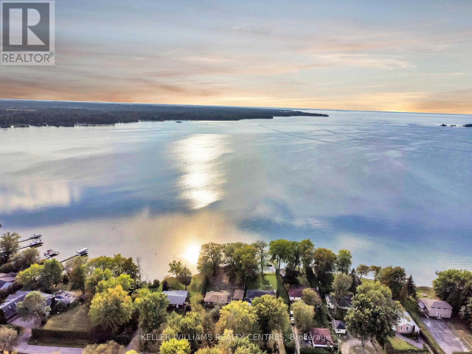 Photo 41 of 28 Mcrae Beach Road S, Georgina ON