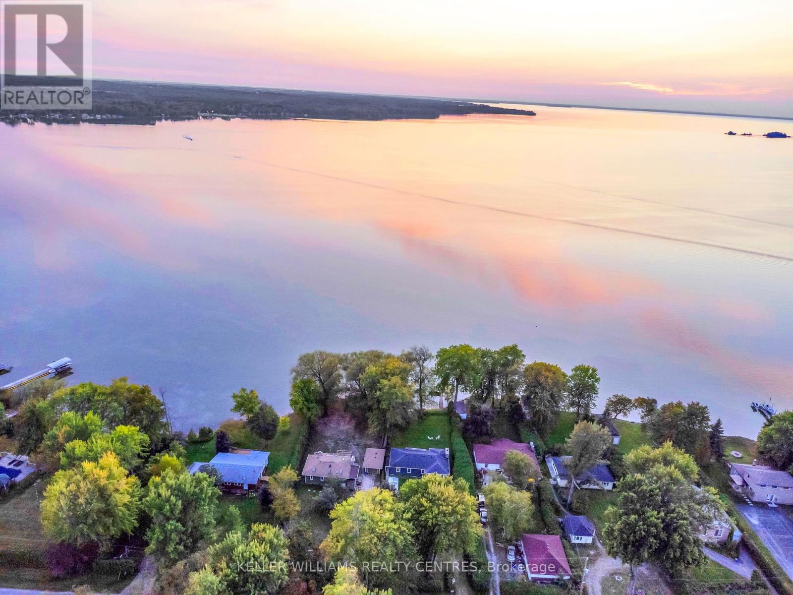 Photo 17 of 28 Mcrae Beach Road S, Georgina ON