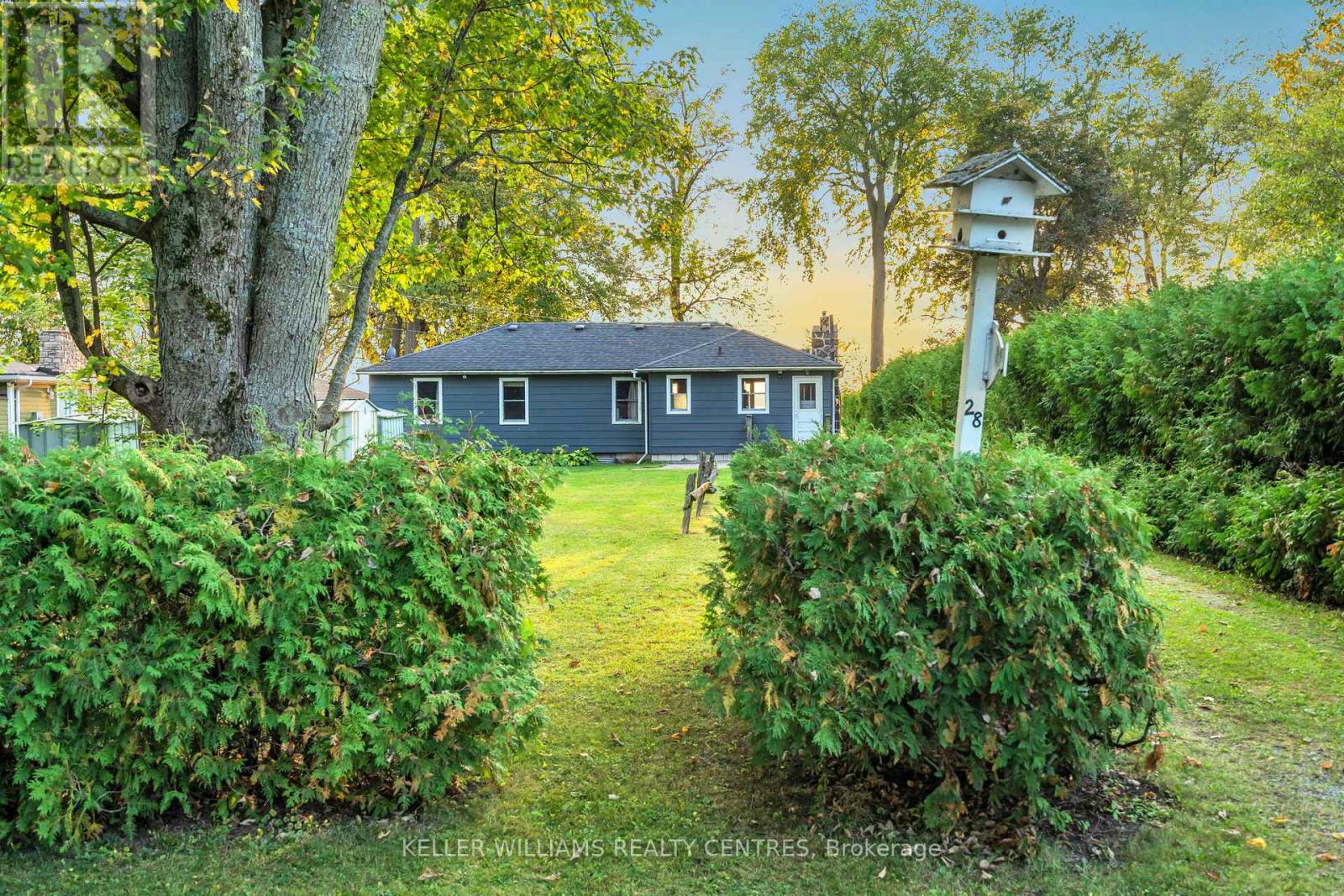 Photo 31 of 28 Mcrae Beach Road S, Georgina ON