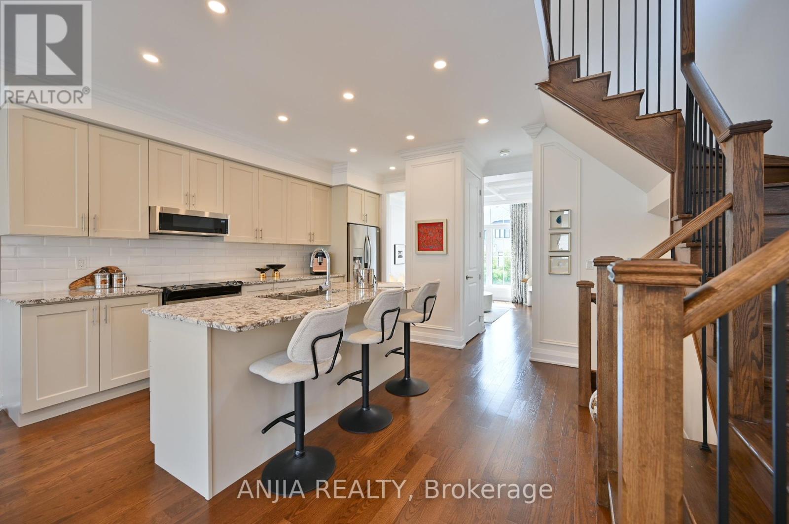 Photo 11 of 37 Duncombe Lane, Richmond Hill ON