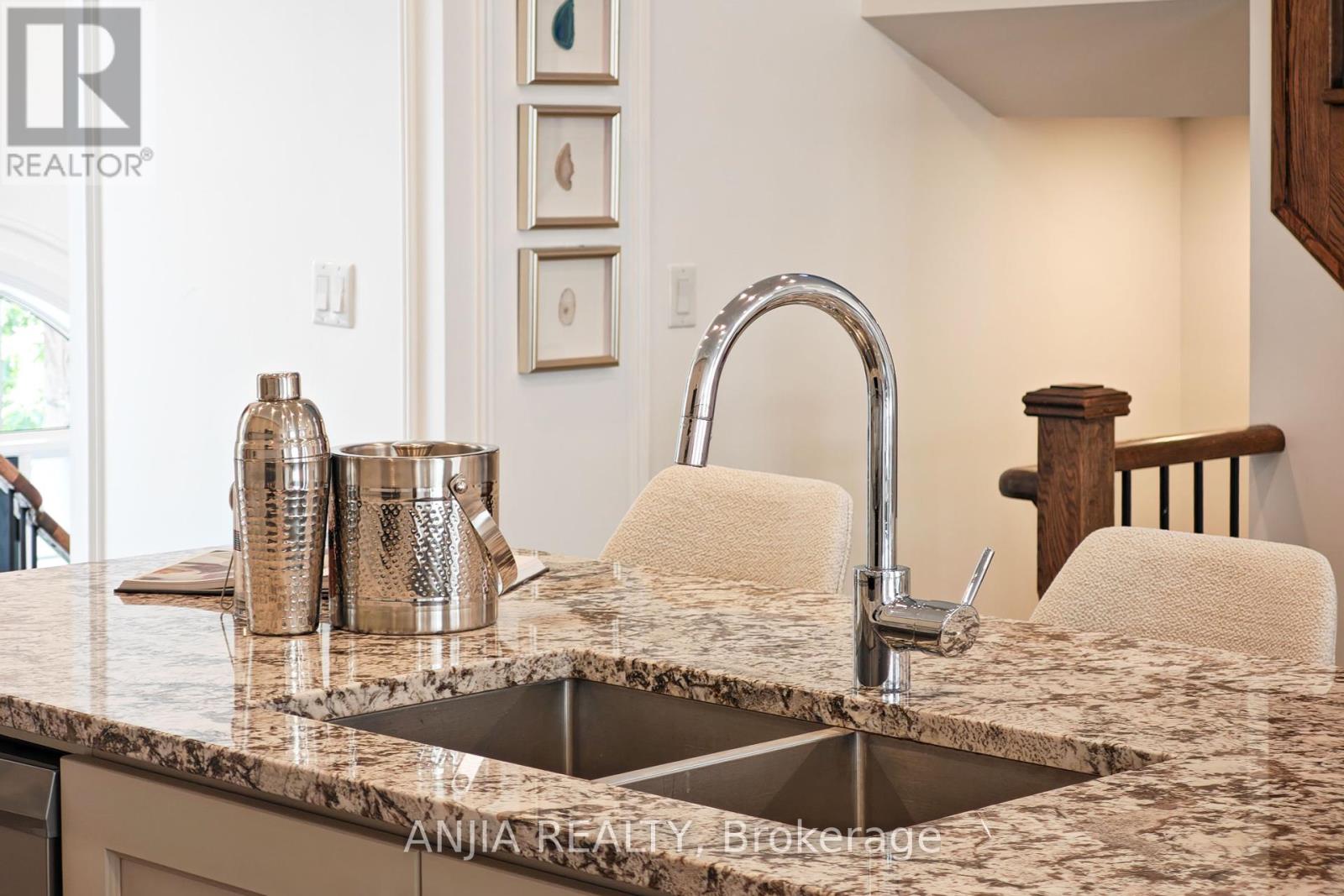 Photo 14 of 37 Duncombe Lane, Richmond Hill ON