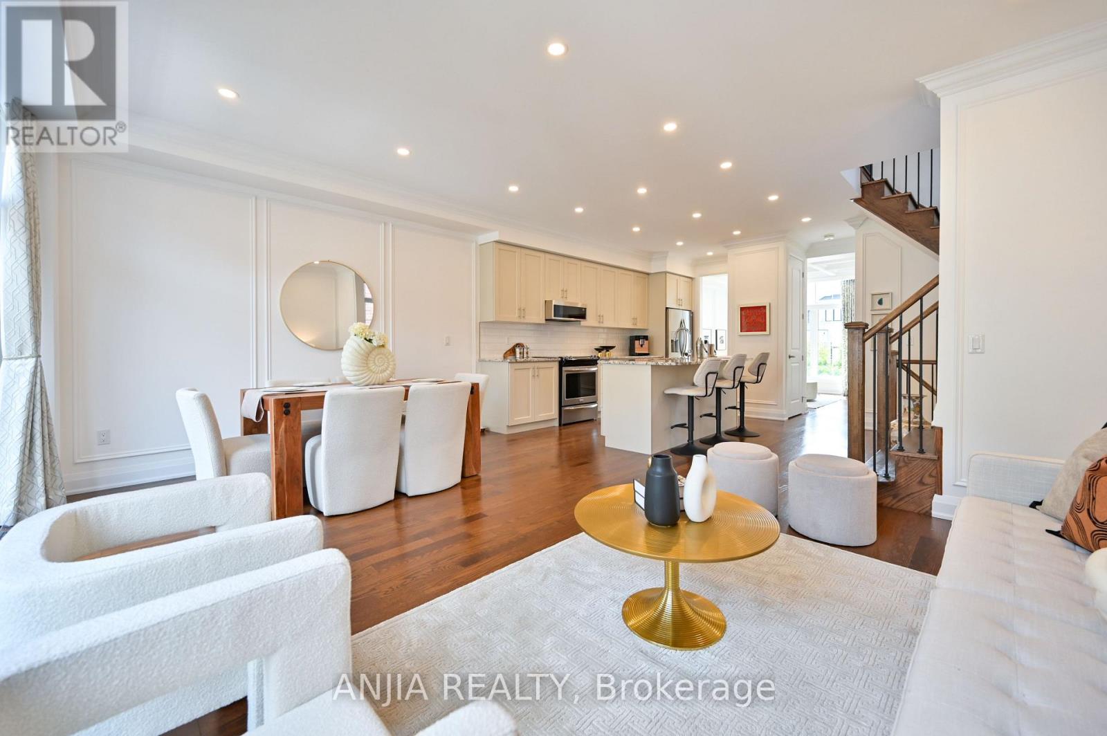 Photo 21 of 37 Duncombe Lane, Richmond Hill ON