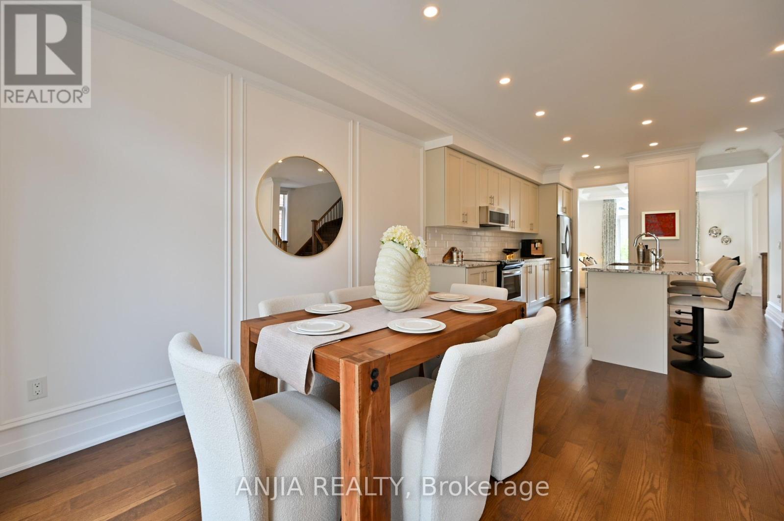 Photo 22 of 37 Duncombe Lane, Richmond Hill ON