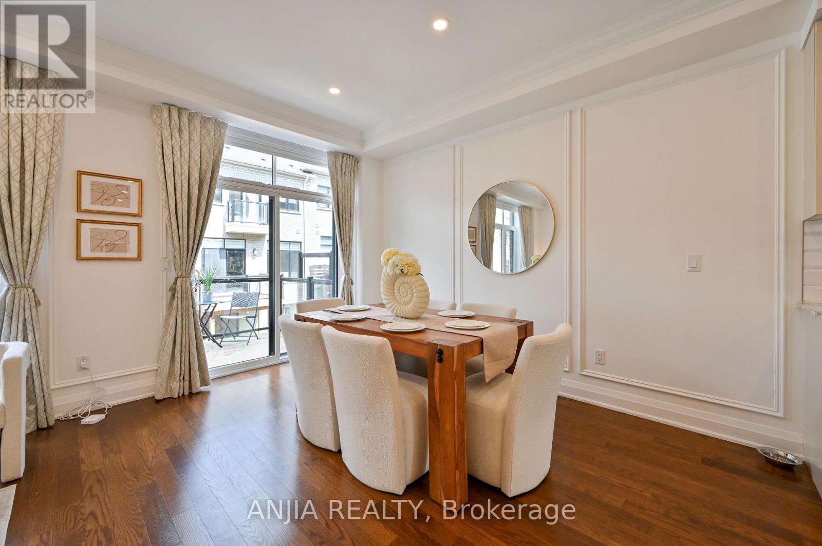 Photo 23 of 37 Duncombe Lane, Richmond Hill ON