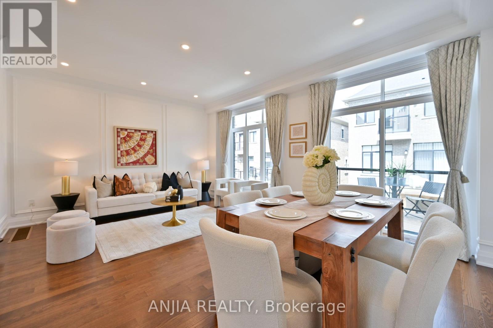 Photo 24 of 37 Duncombe Lane, Richmond Hill ON