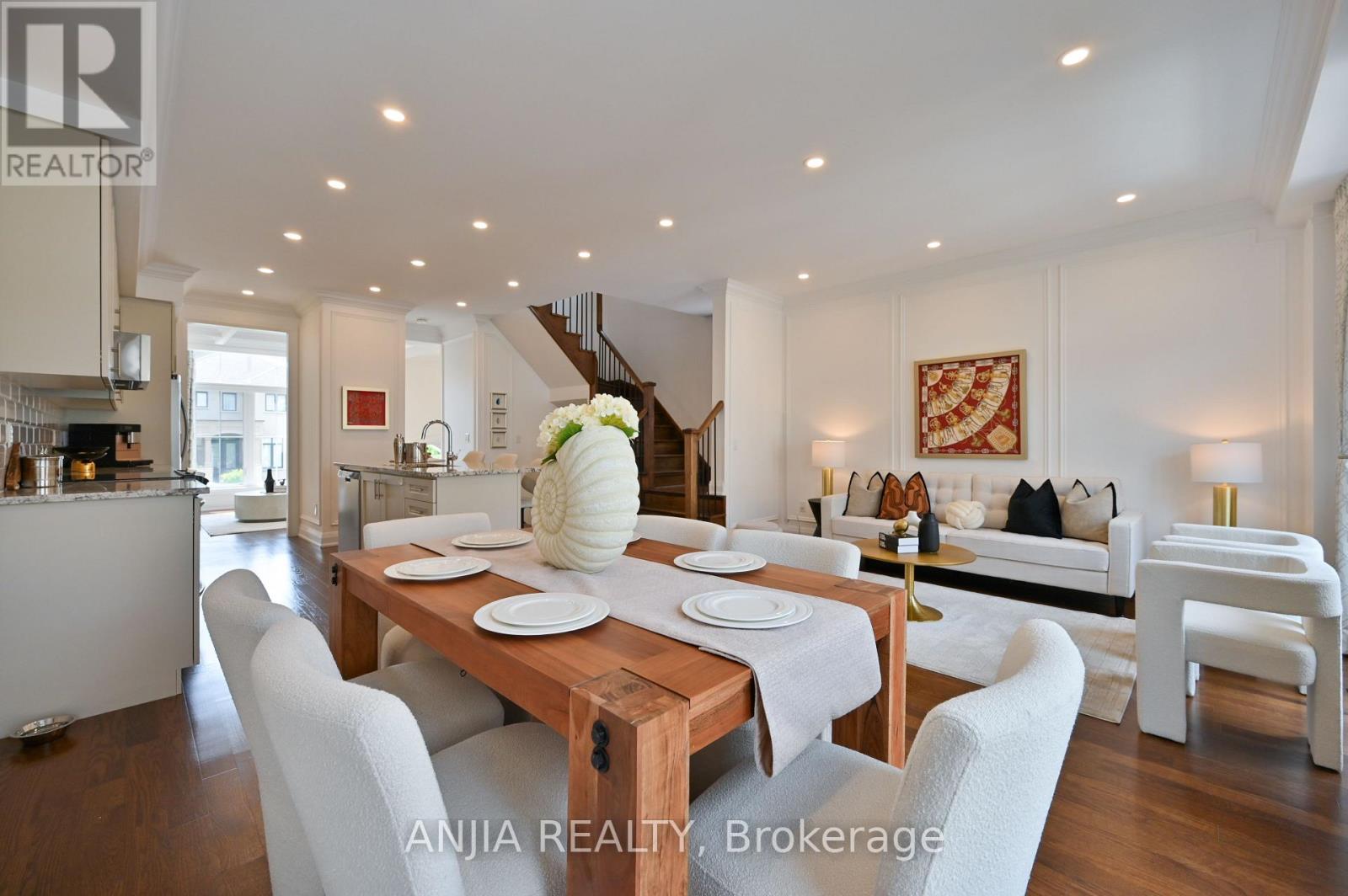 Photo 25 of 37 Duncombe Lane, Richmond Hill ON