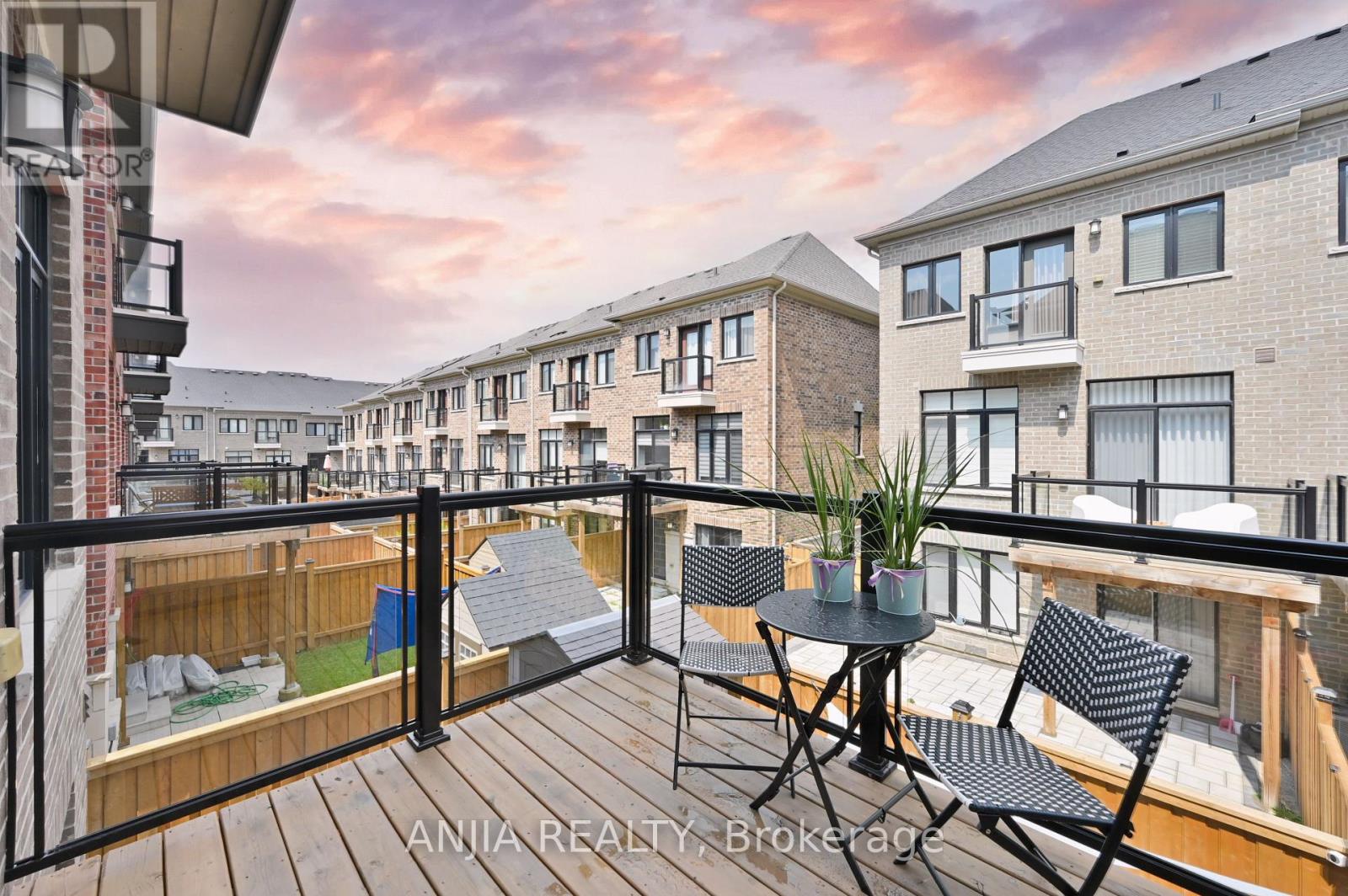 Photo 26 of 37 Duncombe Lane, Richmond Hill ON