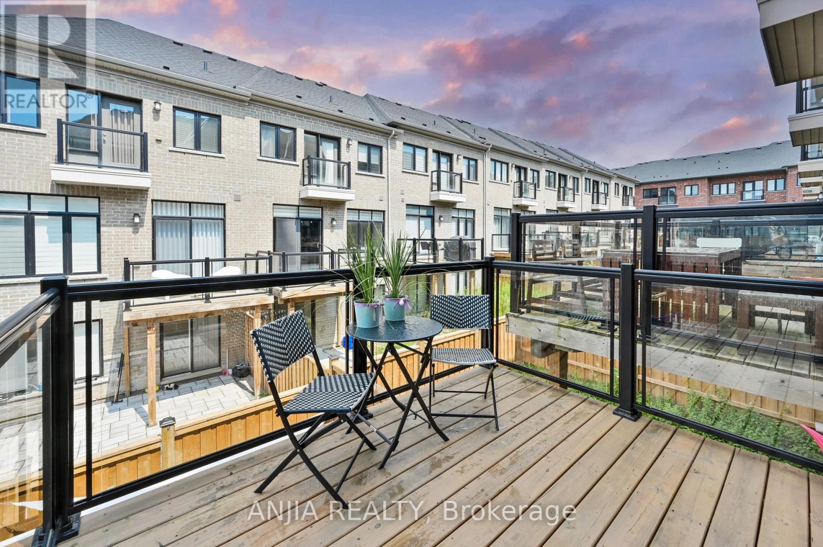 Photo 27 of 37 Duncombe Lane, Richmond Hill ON
