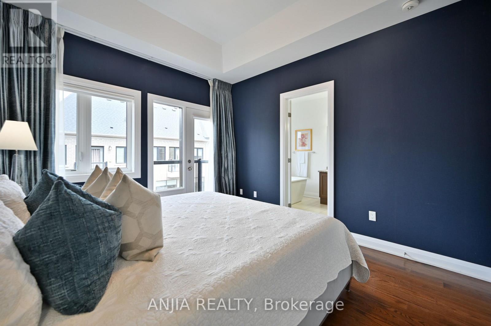 Photo 32 of 37 Duncombe Lane, Richmond Hill ON