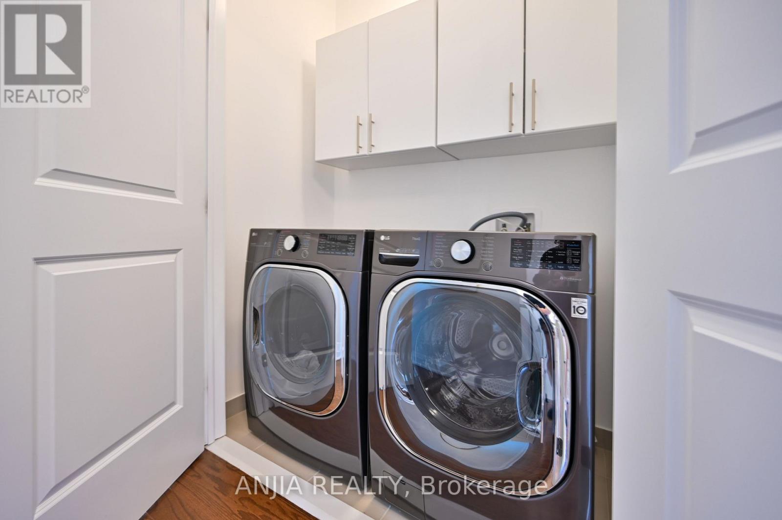 Photo 41 of 37 Duncombe Lane, Richmond Hill ON