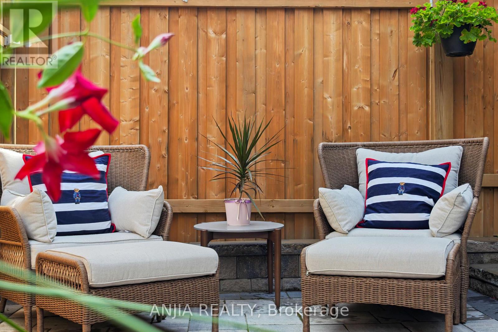 Photo 48 of 37 Duncombe Lane, Richmond Hill ON