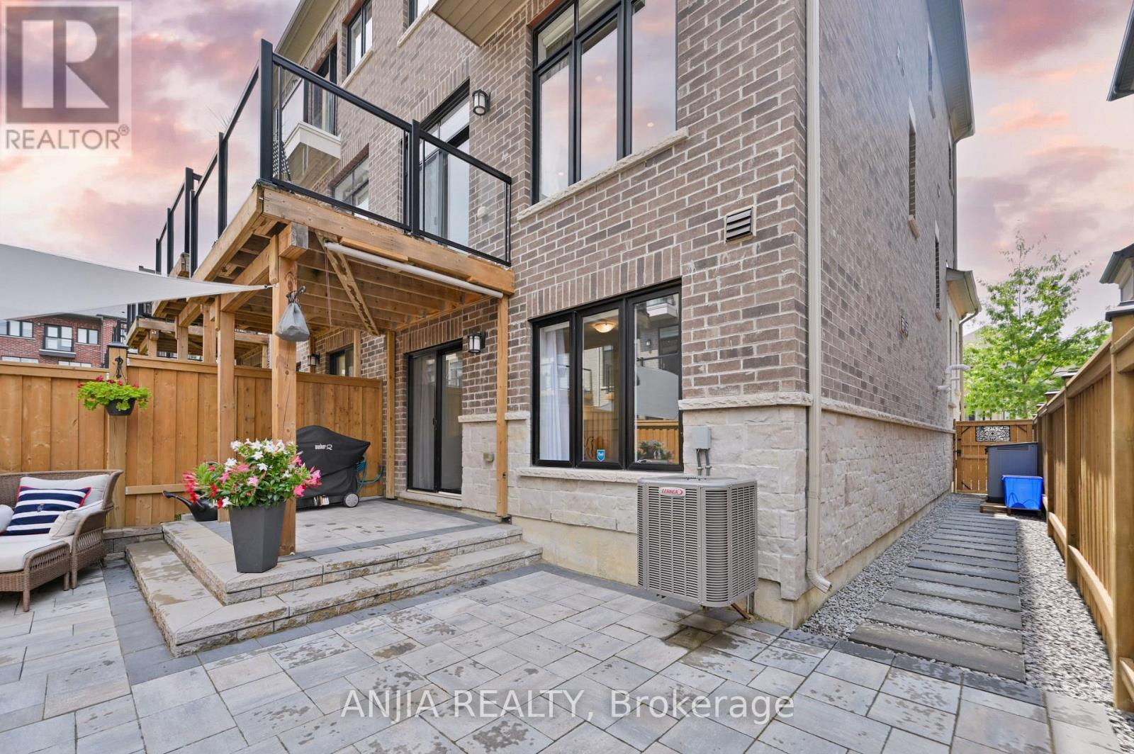 Photo 49 of 37 Duncombe Lane, Richmond Hill ON