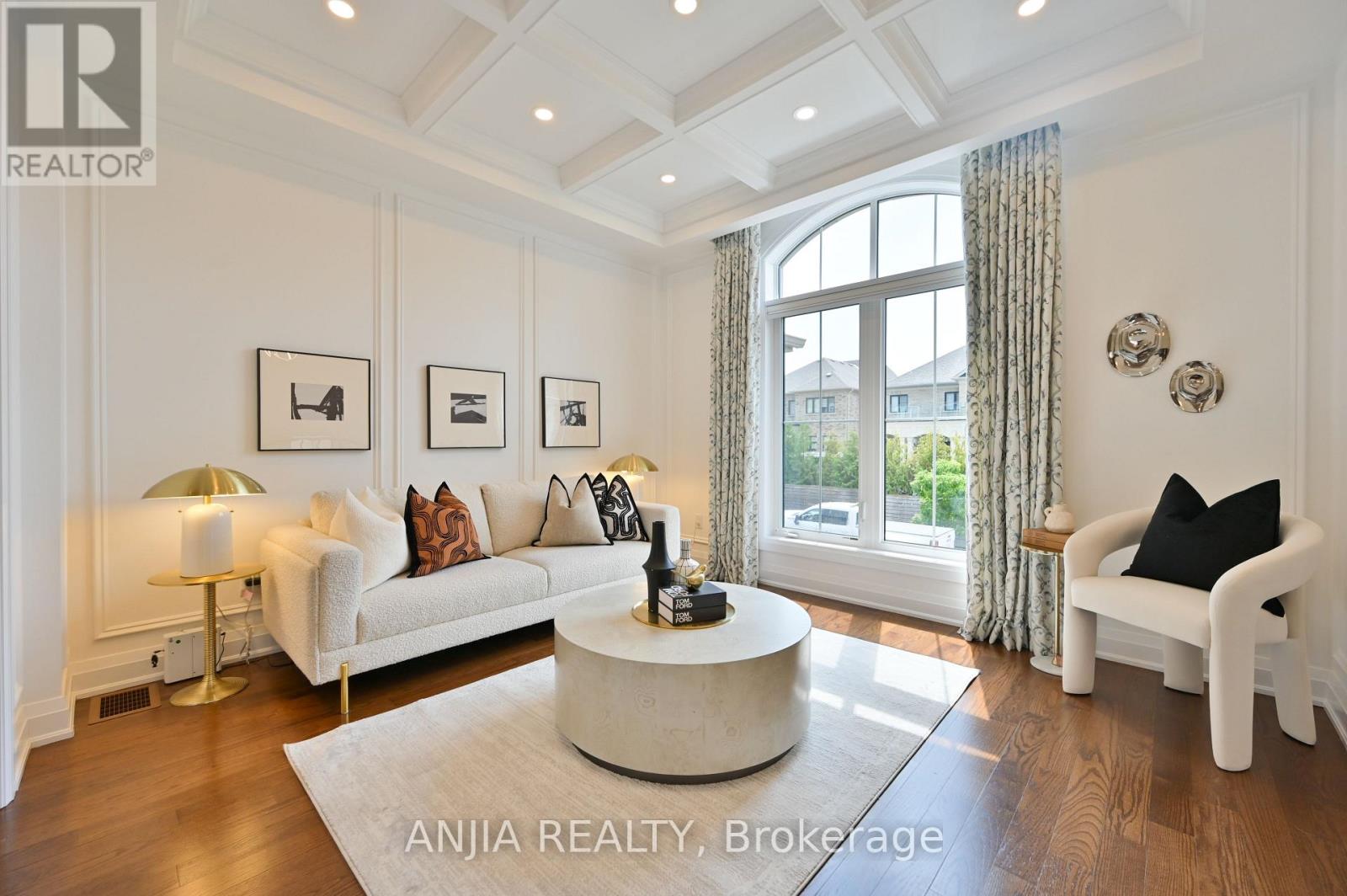 Photo 5 of 37 Duncombe Lane, Richmond Hill ON