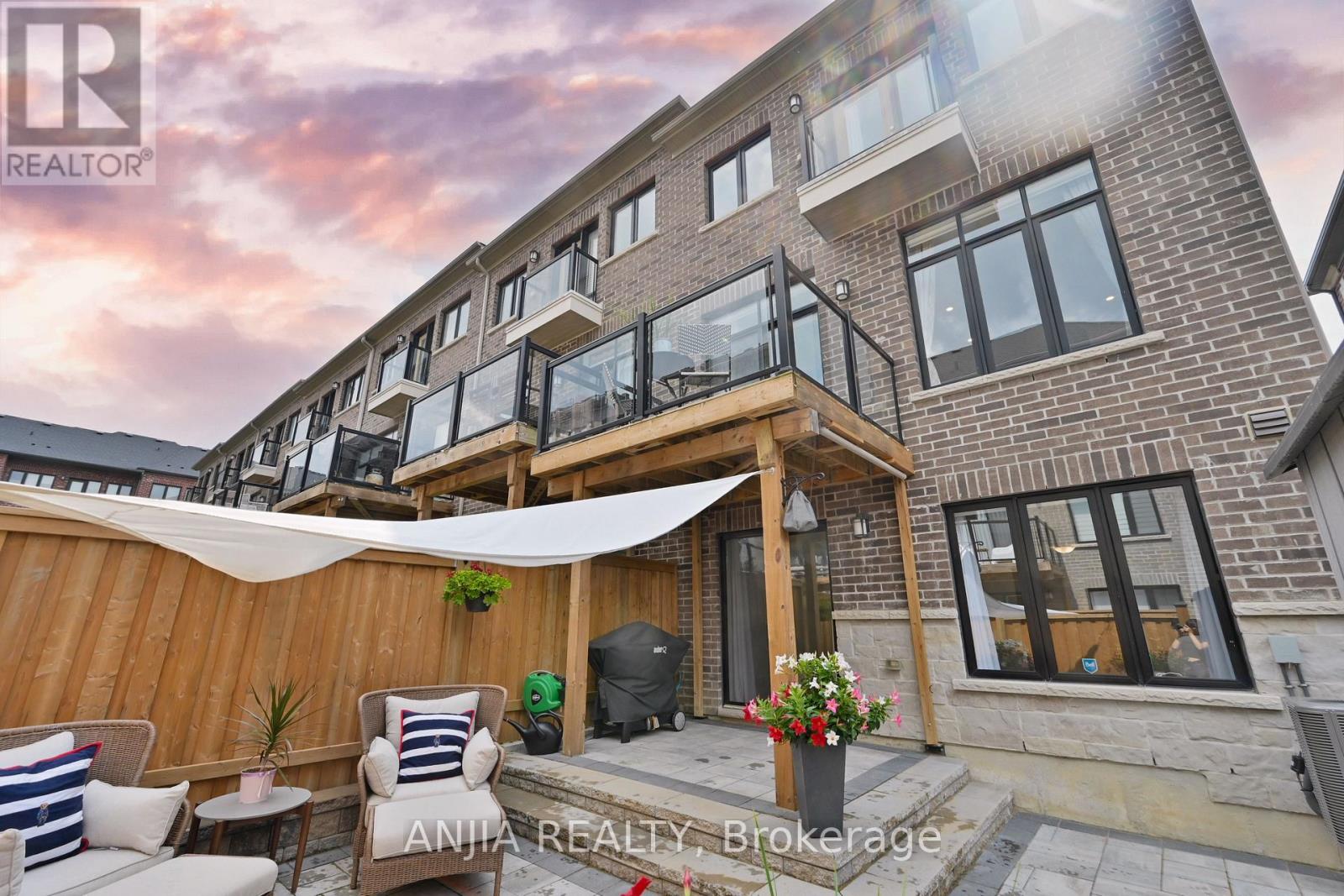 Photo 50 of 37 Duncombe Lane, Richmond Hill ON