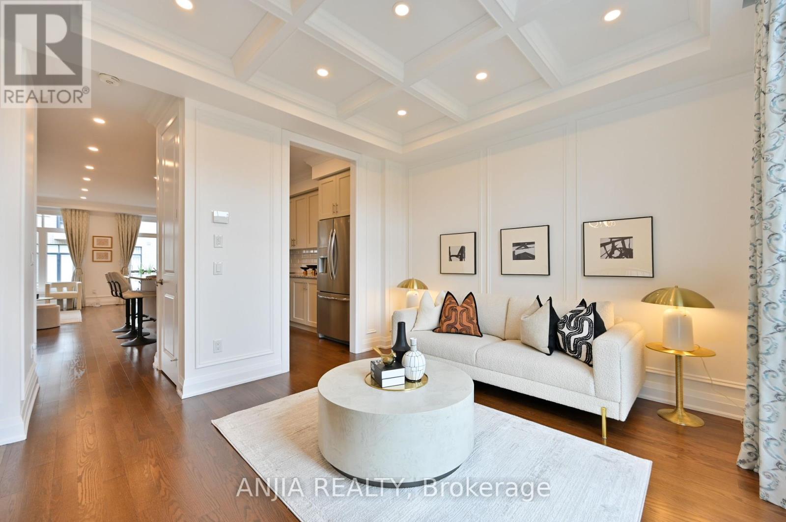 Photo 6 of 37 Duncombe Lane, Richmond Hill ON