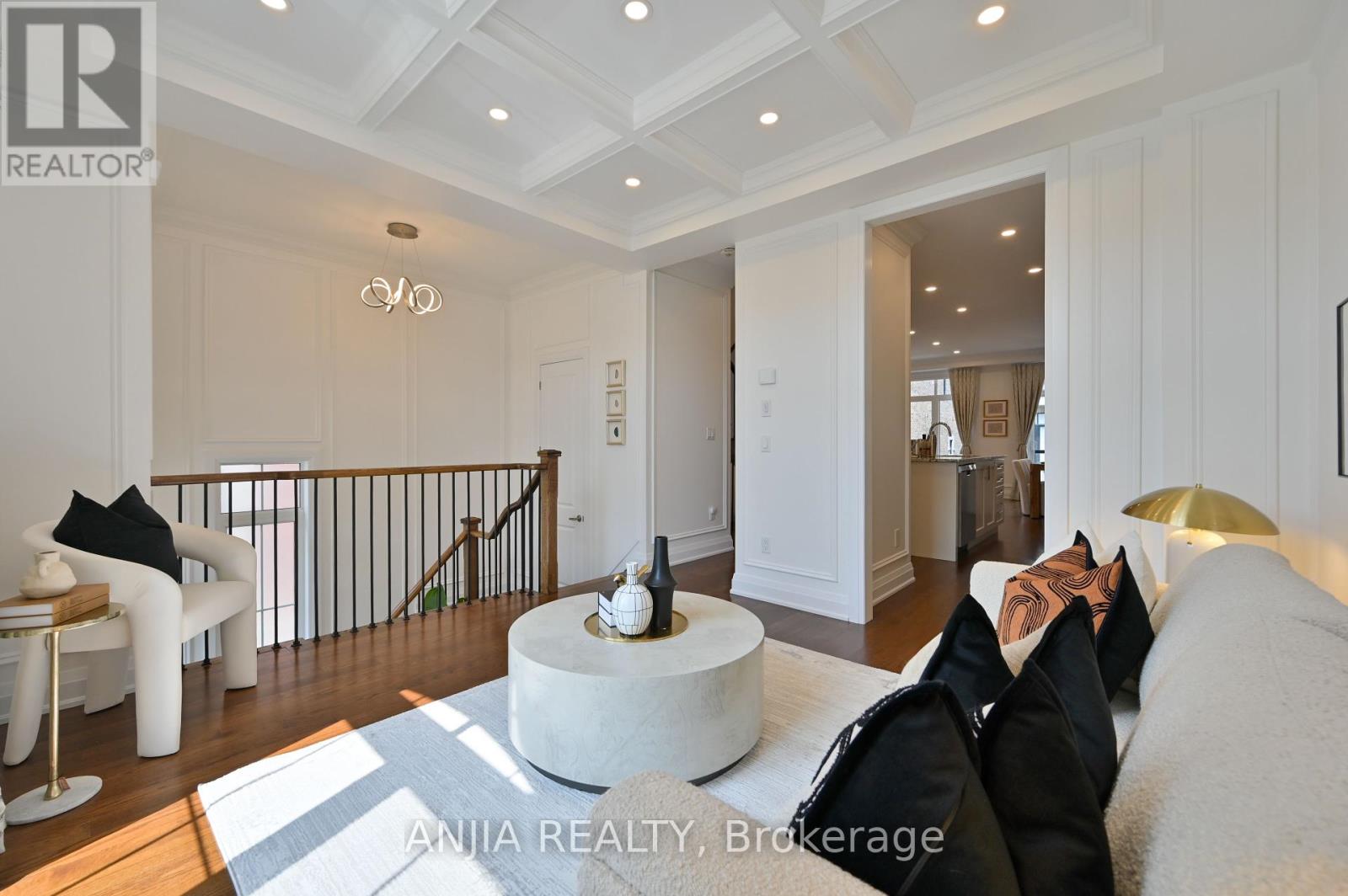 Photo 8 of 37 Duncombe Lane, Richmond Hill ON