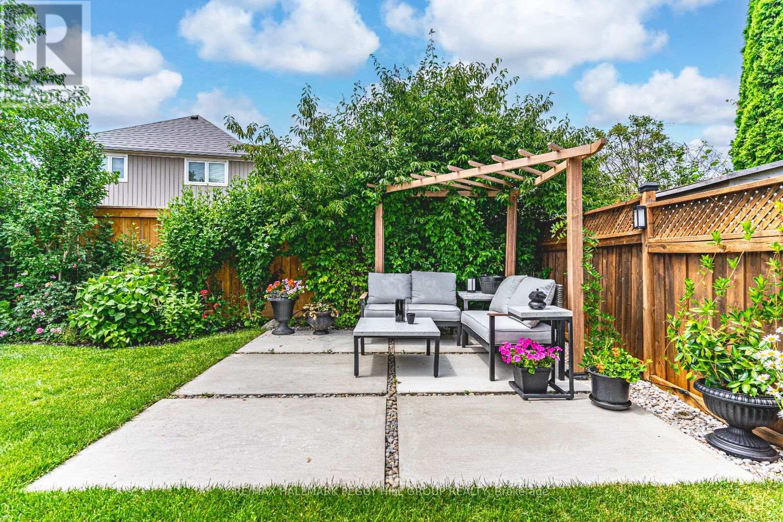 Photo 7 of 1746 Angus Street, Innisfil ON