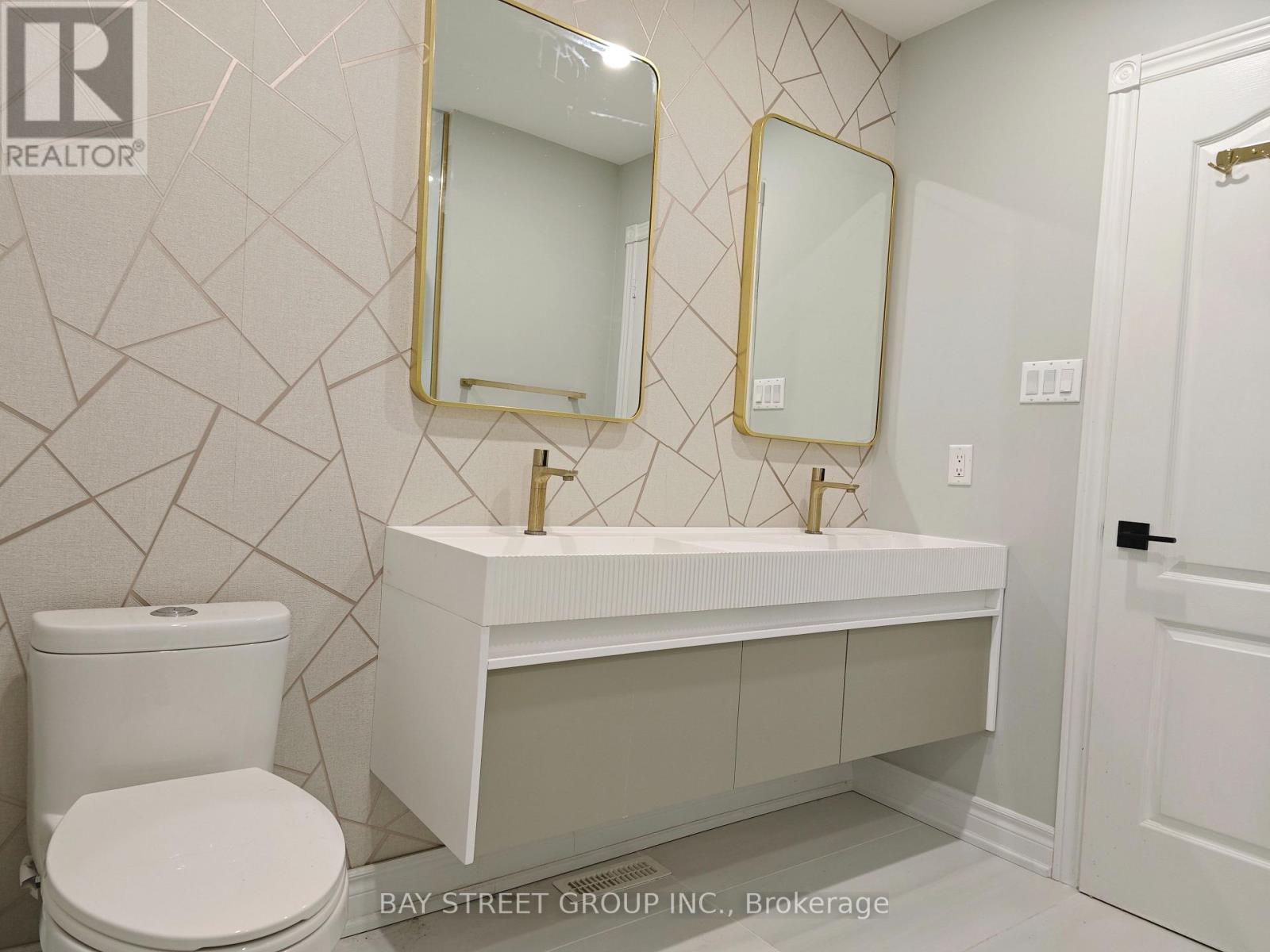 Photo 13 of 18 Wrendale Crescent, Georgina ON