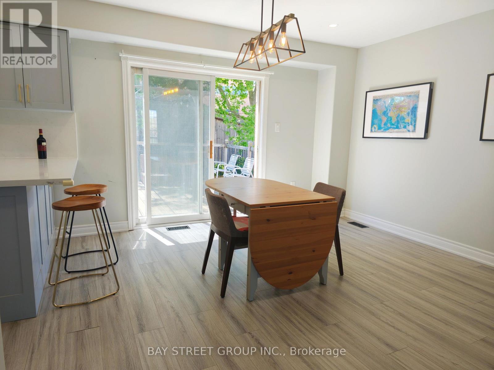 Photo 5 of 18 Wrendale Crescent, Georgina ON
