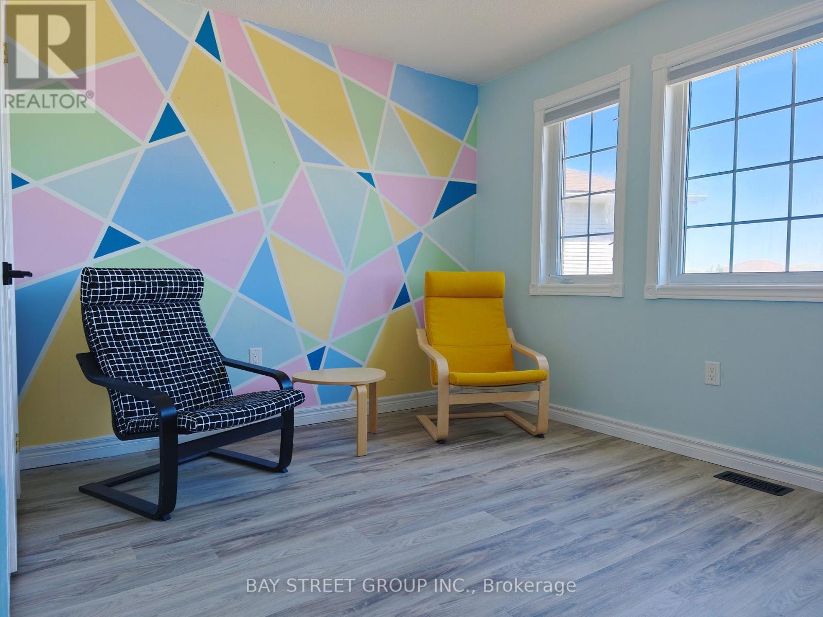 Photo 9 of 18 Wrendale Crescent, Georgina ON