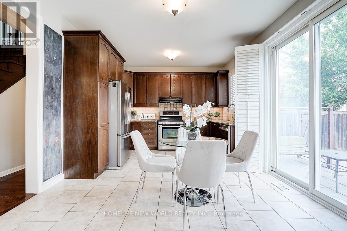 Photo 27 of 76 Bulmer Crescent, Newmarket ON